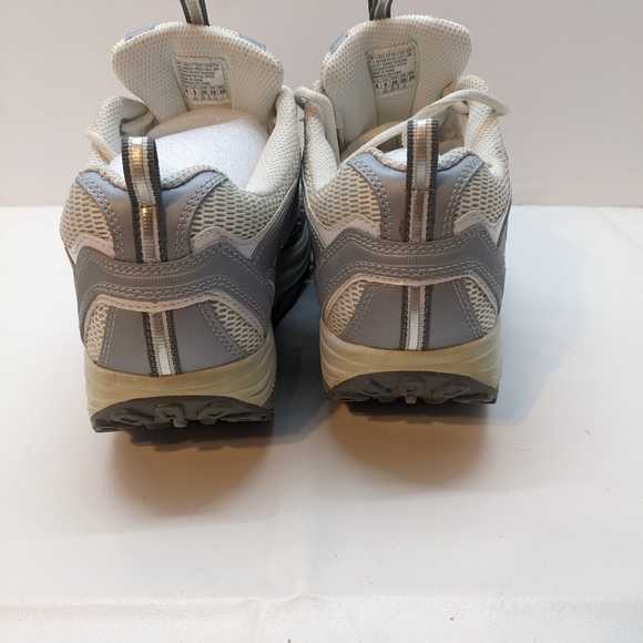 Women's Shoes Sketchers Gray Shape Ups Toning Shoes - Size: 9. - Picture 4 of 9